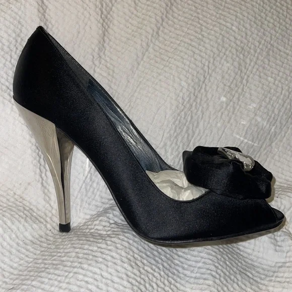 NEW Stuart Weitzman Black Satin & Swarovski Chrome-Heeled Peep-Toe Pumps Sz 6.5 - Picture 3 of 15